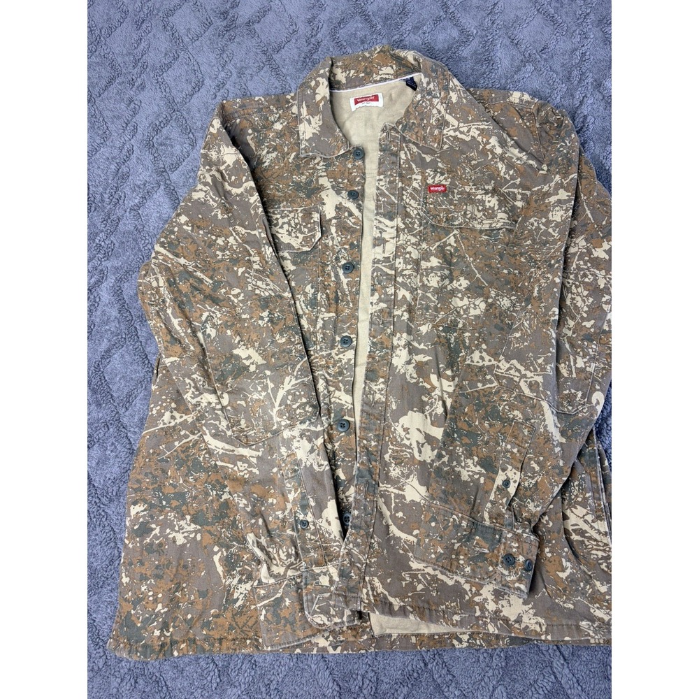 NWT Men's Wrangler Camo Relaxes Fit Long Sleeved Size Large Hunter Outdoor